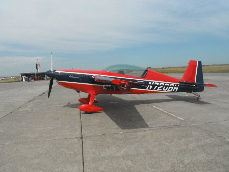extra300n720bh.jpg