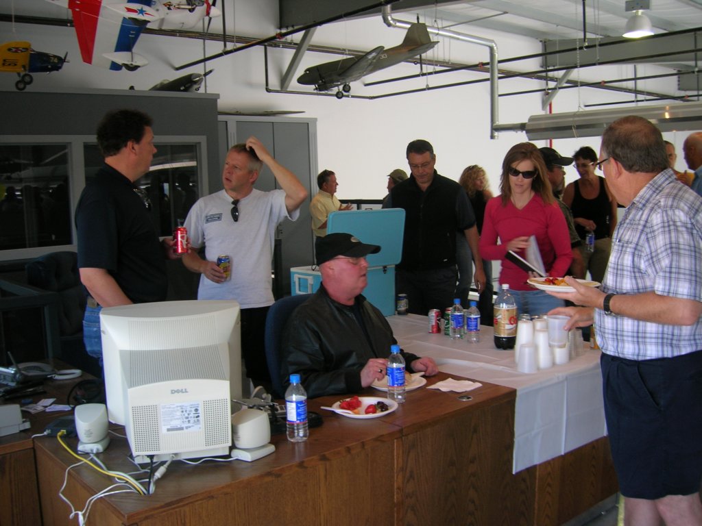 hanger_party_07__1.jpg