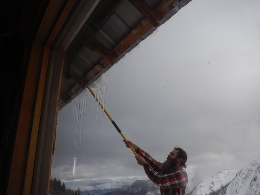 guideclearingiceoffroof.jpg